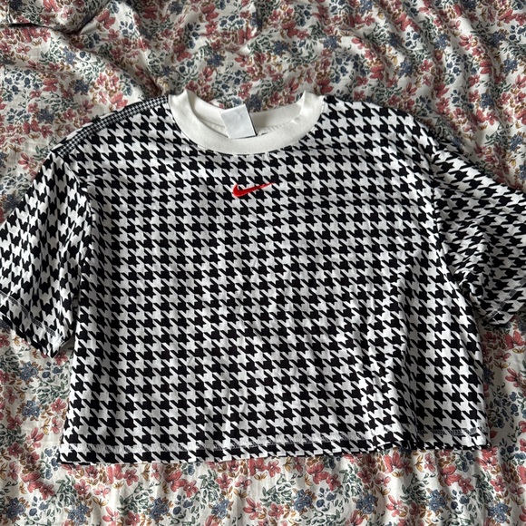 Nike Women's Black and White Houndstooth Crop Top - Picture 1 of 3